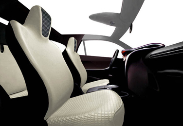 Acabados de interior del modelo de coche Toyota IQ.