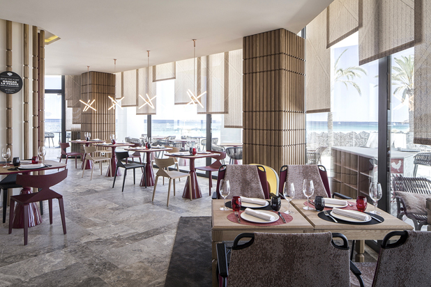 Interiorismo del gastrobar ESTADO PURO del chef Paco Roncero en Ibiza (España). Foto de David Zarzoso-cortesía de estudi{H}ac.