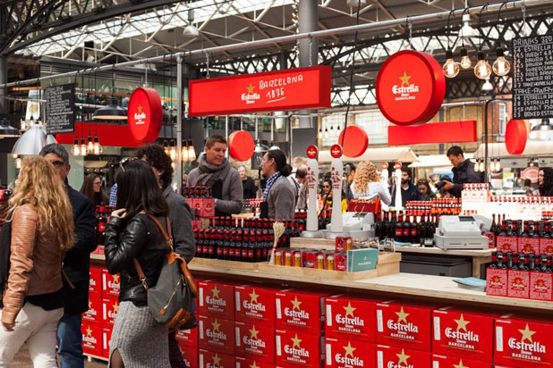 Bar de Estrella Damm en el mercado Old Spitalfields de Londres 2016