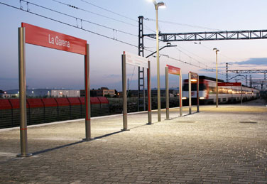 Mobiliario urbano para las estaciones de Renfe