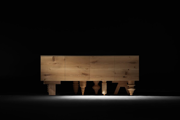Contenedor Multileg en madera natural, diseñado por Jaime Hayón para BD, colección Showtime