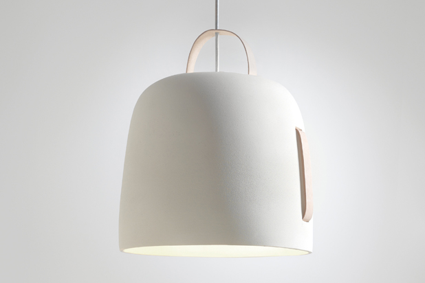 Lámpara COWBELL diseñada por Silvia Ceñal para Plussmi. Foto cortesía de Silvia Ceñal.