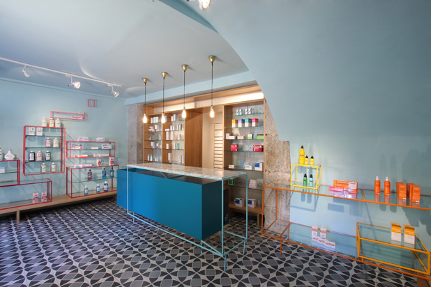 Interior design of the De Los Austrias chemist in central Madrid