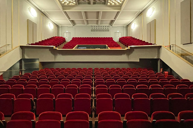 Figueras Seating armchairs at the Le Quai 3 Theater in Le Pecq, France. Photo courtesy of Figueras Seating.