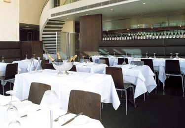 Silla Gorka en The Duck Restaurant en Sidney (Australia)