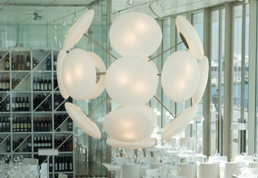 Luminaria de techo BLOW en ambiente, diseñada por Claudio Zappone & Giorgio Palermo