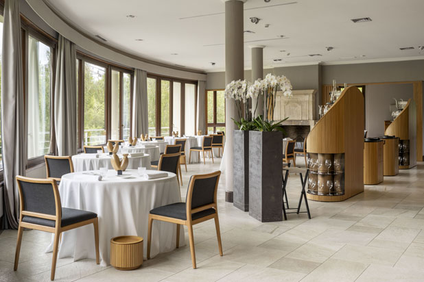 CONNERY chairs ath the Martín Berasategui restaurant in Lasarte, Guipúzcoa, Spain. Photo courtesy of .annud.