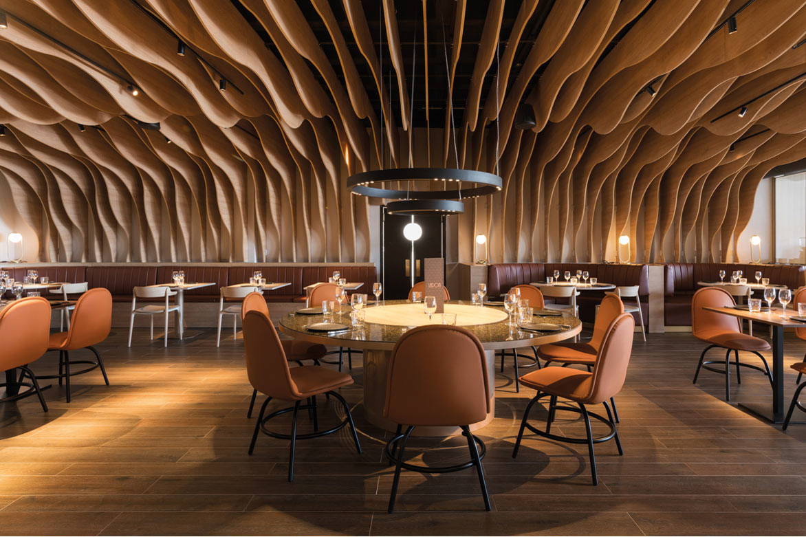 Sillas BOWLER en el restaurante Ladon de Tenerife (España). Foto de Adrián Mora Maroto. Cortesía de Blasco&Vila
