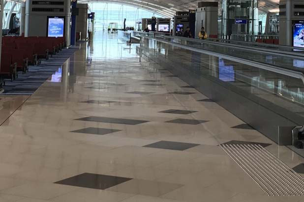 Pavimento realizado en Silestone en el aeropuerto de Hong Kong