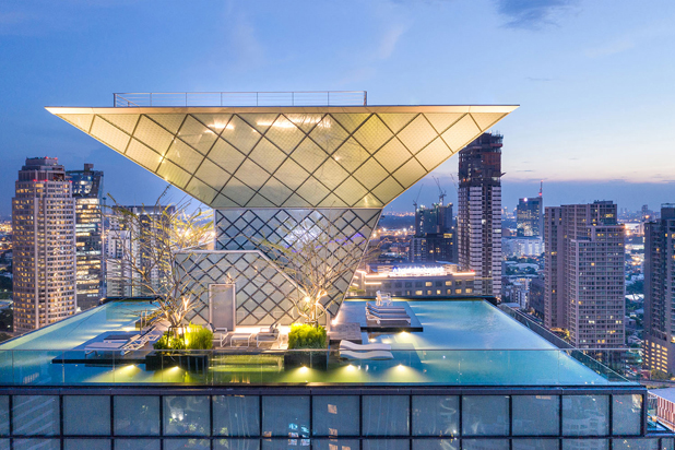 Gandía Blasco furniture at the rooftop of the 31-story apartment building LH The Bangkok Thonglor (Thailand). Photo by @ Rungkit Chareonwat, courtesy of Gandía Blasco.