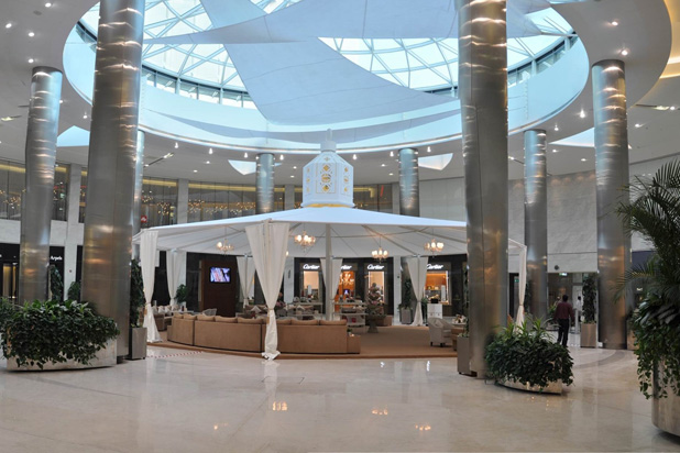Colección STEEL en Bahrain World Trade Center, MODA Mall en Manama (Bahrein). Foto cortesía de Hobby Flower.