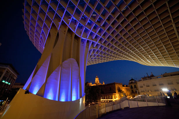 Светильники LEDS-C4  на рынке Metropol Parasol в Севилье (Испания)