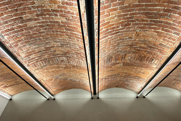 AVATAR TWIST pendant lamp by Olé Lighting. Photo courtesy of Olé Lighting. 