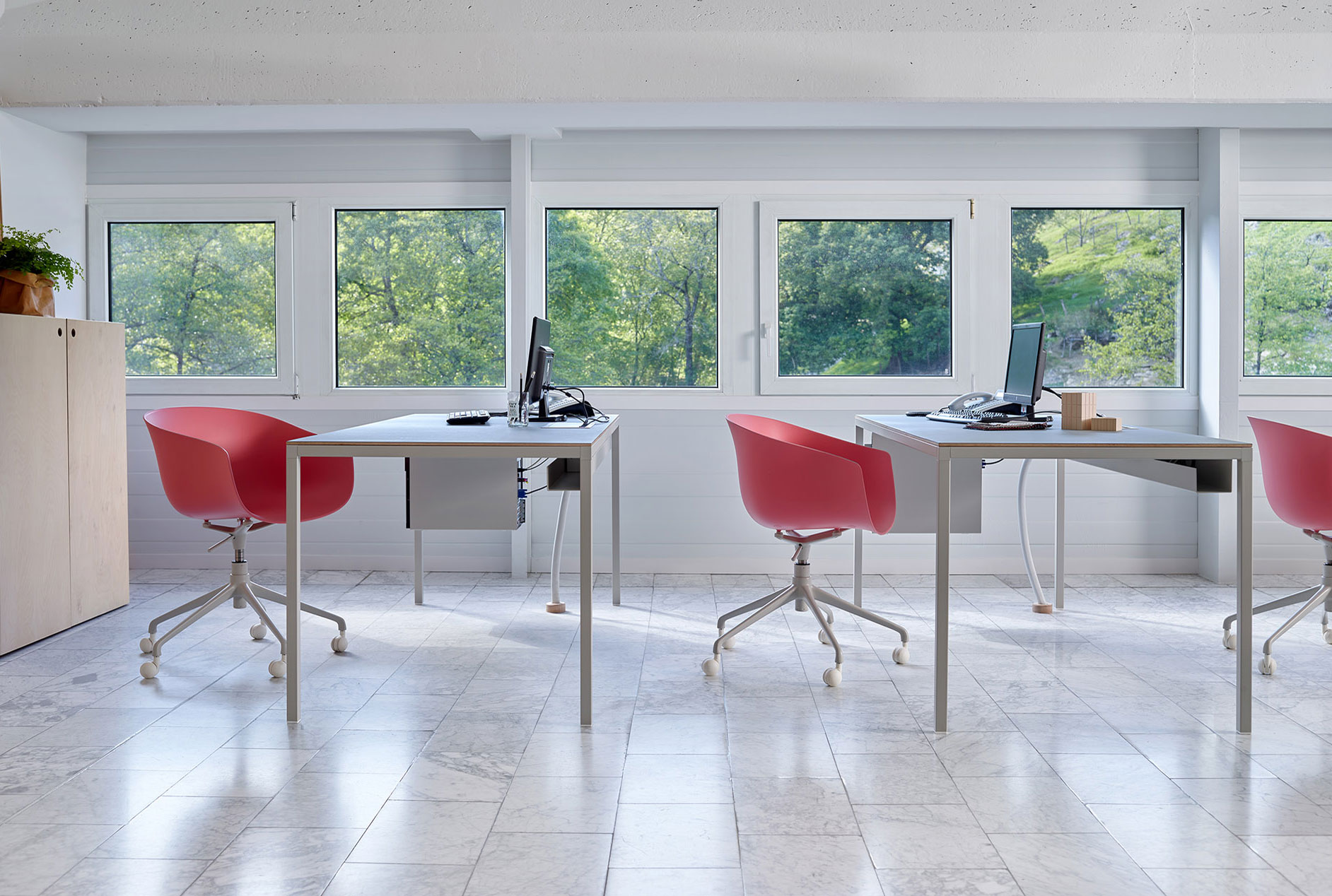 BAI OFFICE collection designed by Ander Lizaso for Ondarreta. Photo: Courtesy of Ondarreta.