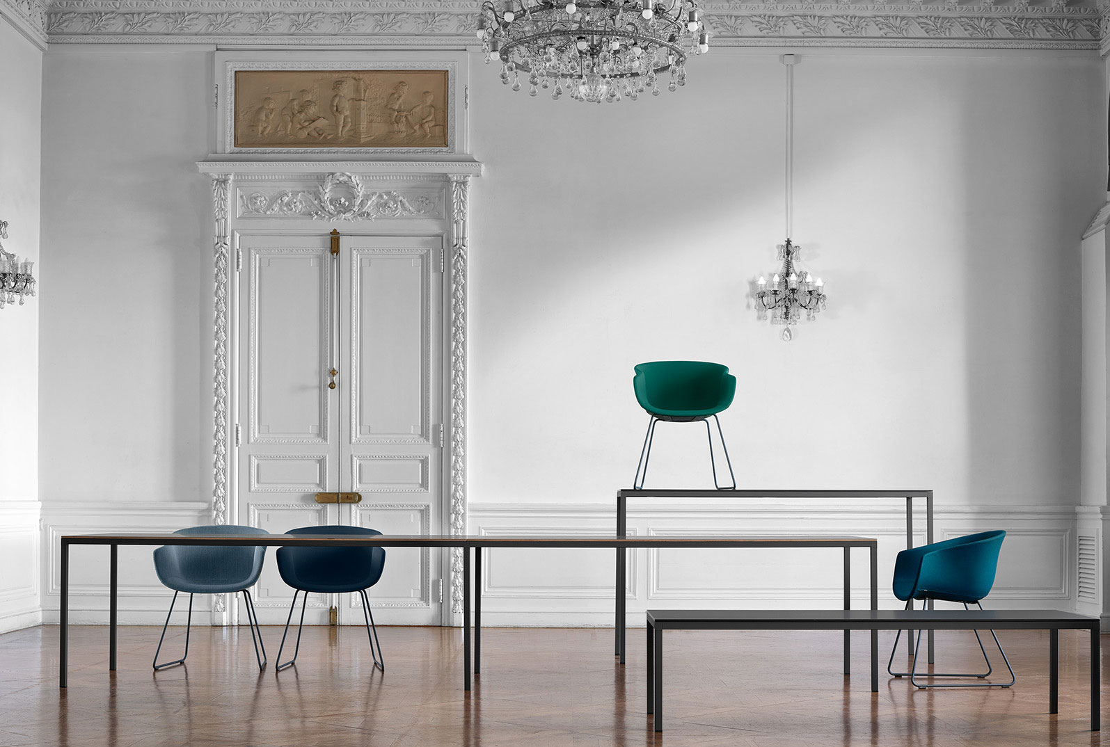 DRY tables and BAI TRINEO chairs by Ondarreta. Photo: Courtesy of Ondarreta.