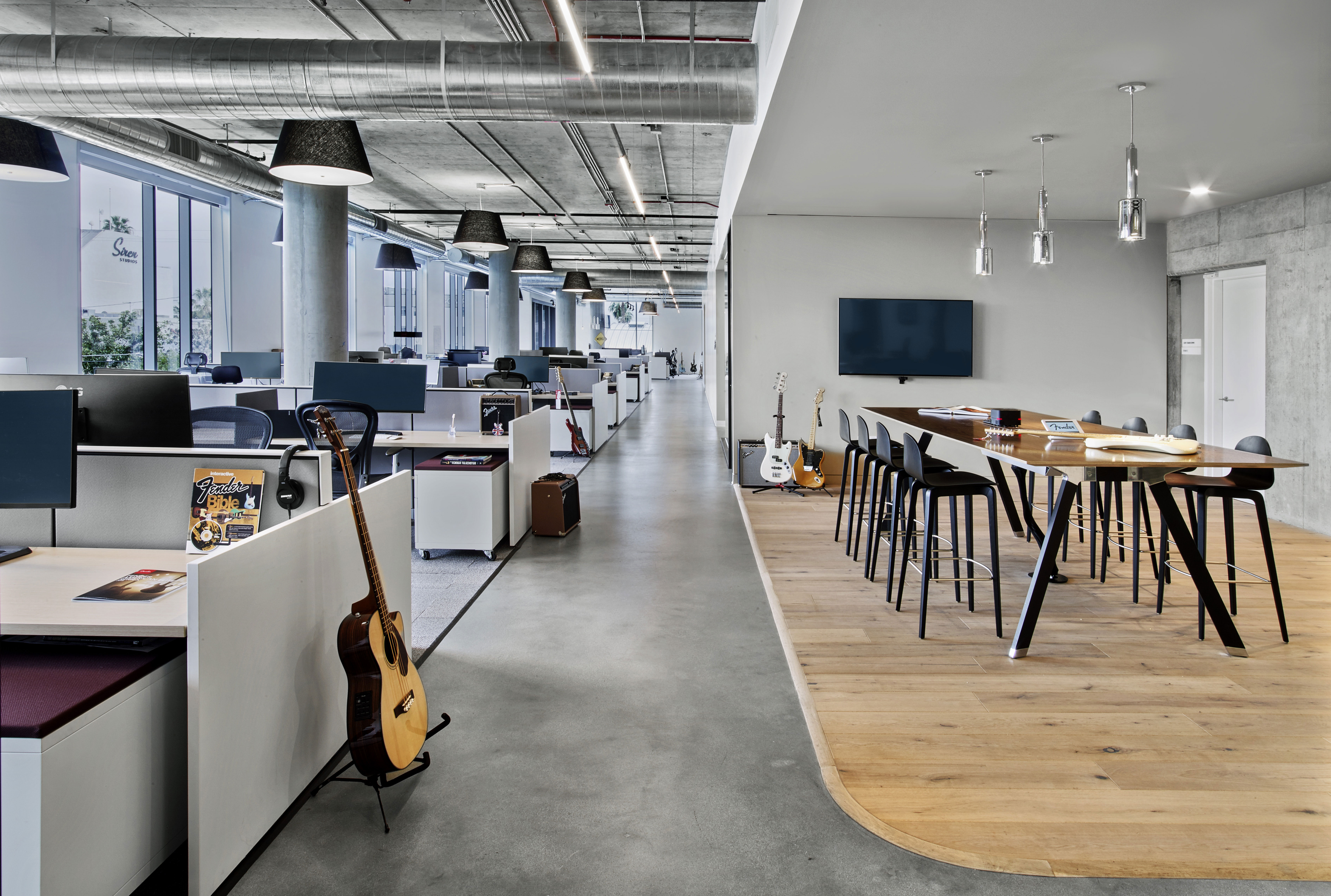 Taburetes BOB en las oficinas Fender en Los Angeles (EEUU). Foto de Ondarreta.