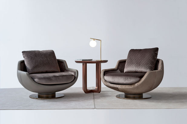 Sillones, mesa y lámpara. Colección Fortune II