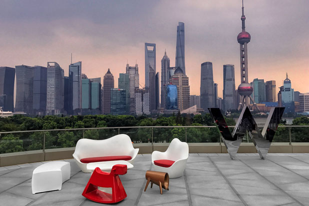 Mobiliario de Vondom en el hotel W en Shanghai (China). Foto cortesía de Vondom.