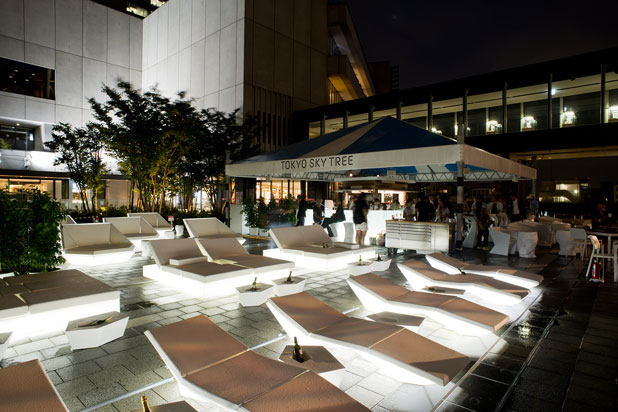 Vondom´s furniture at the Sky Tree in Toyio (Japan). Photo courtesy of Vondom.