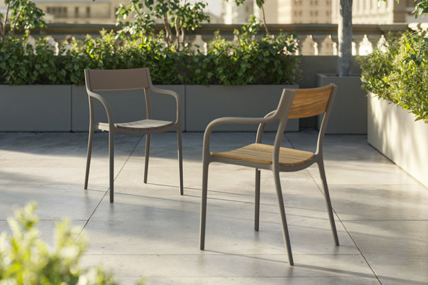 MADISON chairs designed by Eugeni Quitllet for Vondom. Photo courtesy of Vondom. 