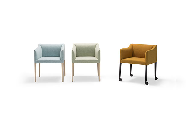 Sillas COUVE diseñadas por Piergiorgio Cazzaniga para Andreu World