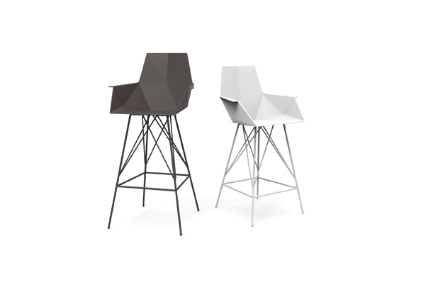 Taburete alto de la colección FAZ diseñada por Ramón Esteve para Vondom