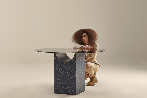 Стол VESTIGE от Note Design Studio для Sancal. Фото предоставлено Sancal.