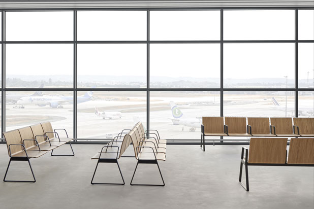 LIN system of multiple seats designed by Alegre Design for Inclass. Photo courtesy of Inclass. LIN system of multiple seats designed by Alegre Design for Inclass. Photo courtesy of Inclass.