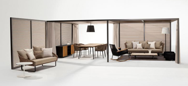 Pérgola de la colección Bitta de Kettal. Estructura de aluminio, asientos trenzados con cuerda de poliéster y madera de teka.