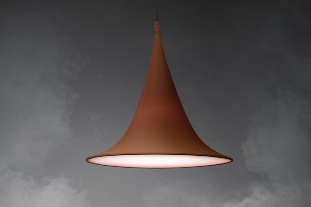 Lámpara CABANA diseñada por Isaac Piñeiro para a-emotional light. Foto cortesía de a-emotional light.