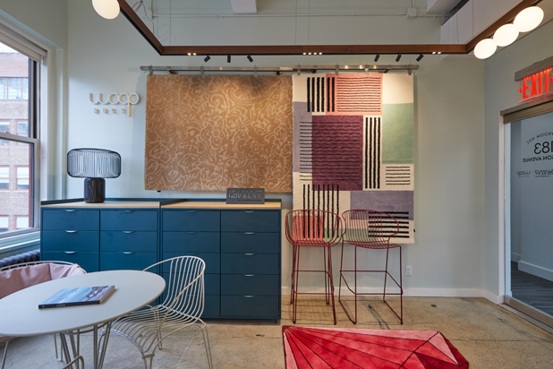 Showroom de iSiMAR, B.lux y Wood Rugs en Nueva York (USA). Foto de Takamasa Ota. Cortesía de iSiMAR